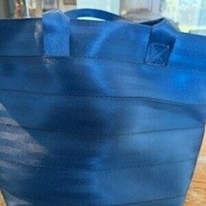 Harvey’s seatbelt bag streamline baguette in blue